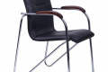 Крісло офісне АМФ Самба чорний кожзам на ніжках хром з дерев'яними підлокітниками для відвідувачів