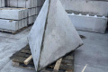 Тетраедр бетонний МІРРА ГРУП 1600х1600х1600 мм загороджувальна протитанкова піраміда "зуби дракона"
