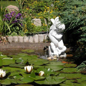 Скульптура садовая "Мальчик с рыбой" Гранит желтый