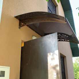 Металический сборный навес (козырек) над дверью Dash'Ok 1.5x1 м Style, медь антик, сот 6 мм, прозр