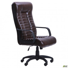 Офисное кресло Атлетик в коричневом кожзаме с пластиковыми подлокотниками Хмельницкий