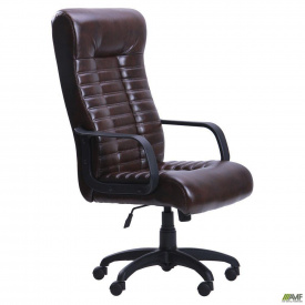 Офісне крісло Атлетик у коричневому шкірозаміннику з пластиковими підлокітниками