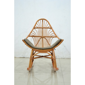 Кресло-качалка плетеное Нео Cruzo 106х100х77 см из ротанга с мягкой подушечкой