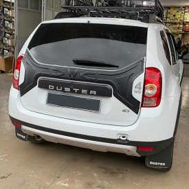 Пластиковая накладка на крышку багажника для Dacia Duster 2008-2018 гг.