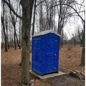 Туалетна кабіна з пластиковим піддоном біотуалет