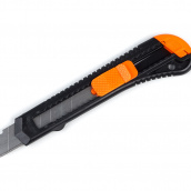 Нож строительный Polax с выдвижным лезвием 18 мм (23-001)