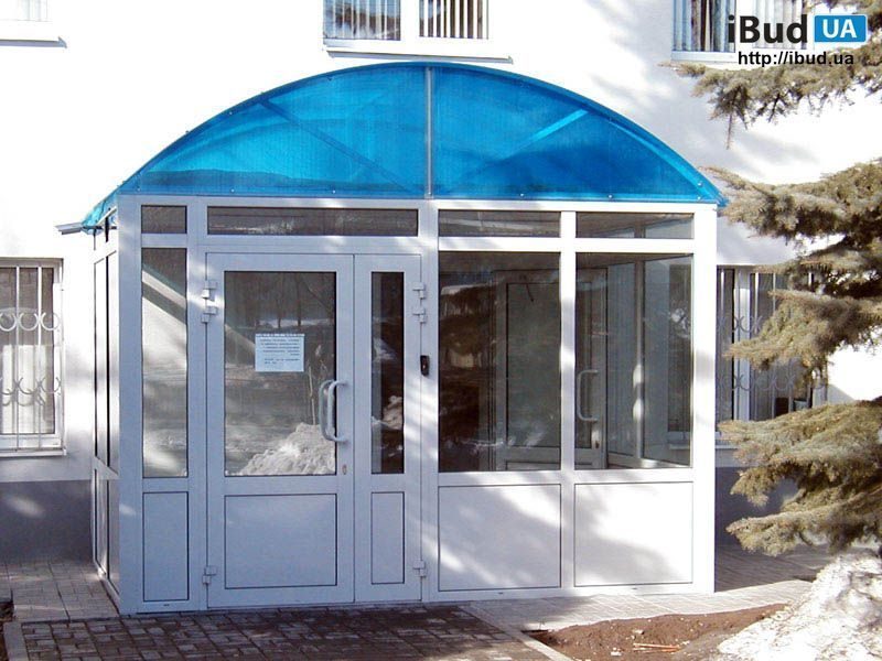 Входная металлопластиковая дверь