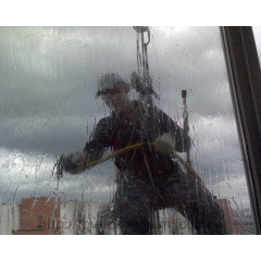 Мийка вікон промисловими альпіністами Київ
