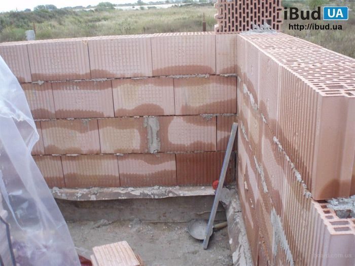 Возведение стен из керамических блоков Porotherm