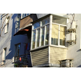 Зовнішня обробка балкона сайдингом