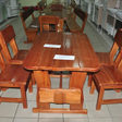 Деревянный стол со стульями