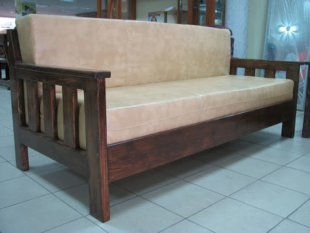 Дерев'яний диван