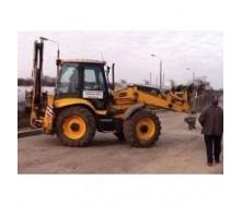 Планировка земли экскаватором-погрузчиком JCB 4cx