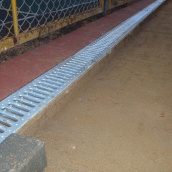 Встановлення бетонного відливу в тротуарі