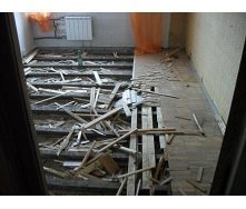 Демонтаж дерев'яної підлоги на лагах
