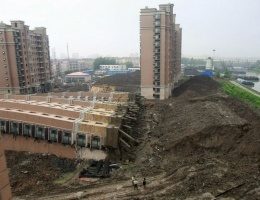 Дешеве житло: під Києвом погрожують знести новий багатоповерховий будинок
