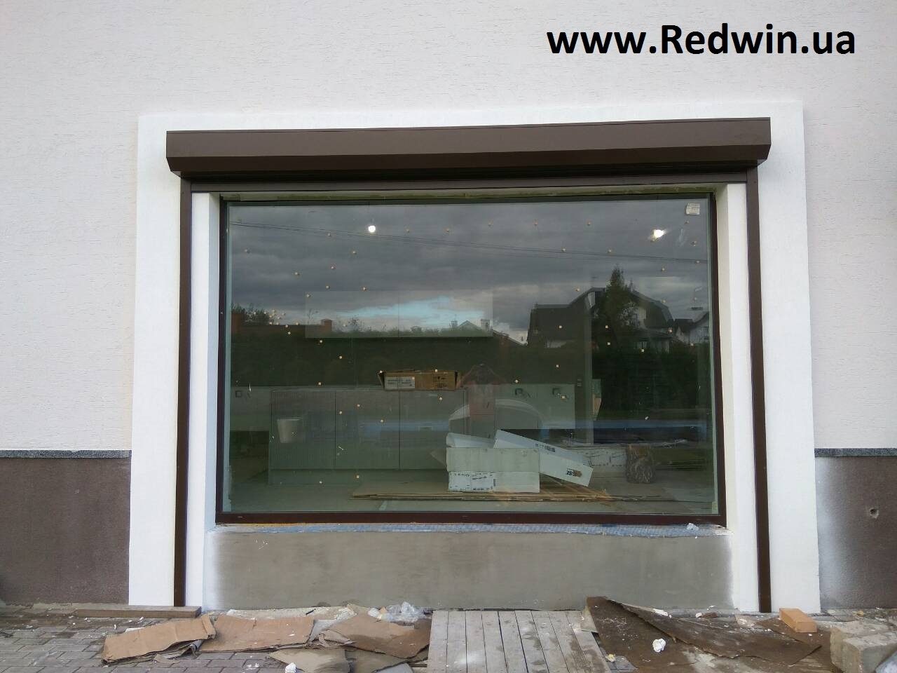 Окно из алюминия и защитный роллет от Редвин Груп
