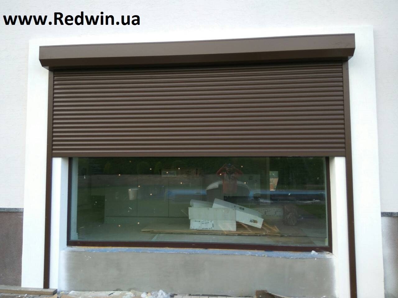 Окно из алюминия и защитный роллет от Редвин Груп