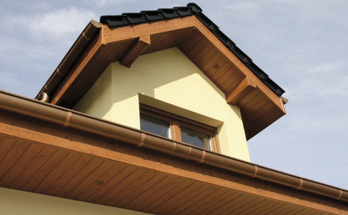 обшивка карнизов крыши деревянного дома