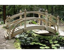 Садовый мостик из дерева Гюмри