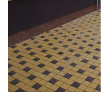 Тротуарна плитка Золотий Мандарин Квадрат малий 100х100х60 мм на сірому цементі коричневий