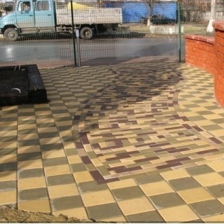 Тротуарная плитка Золотой Мандарин Квадрат большой 200х200х60 мм на белом цементе желтый