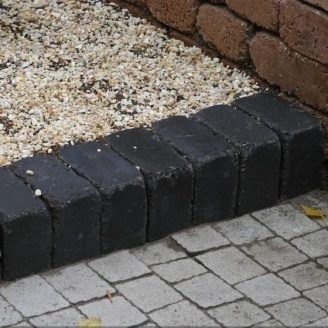 Тротуарна плитка Золотий Мандарин Цегла Антик 240х160х90 мм чорний на сірому цементі