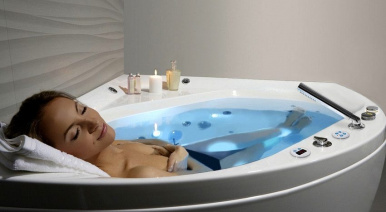 Чим гідромасажна ванна відрізняється від джакузі?