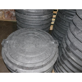 Люк полимерный с запирающим устройством черный