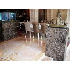 Облицювання підлоги та декоративних стійок в ресторані Житомир