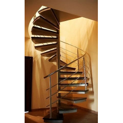 Винтовая лестница Триумф Запад c металлическими перилами и стеклянными ступенями Ужгород