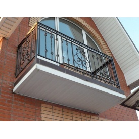 Установка балконных ограждений с коваными элементами