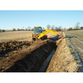 Рытьё траншей для прокладки трубопровода