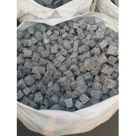 Бруківка колота граніт Покостівського родовища 50x50x50 мм світло-сіра