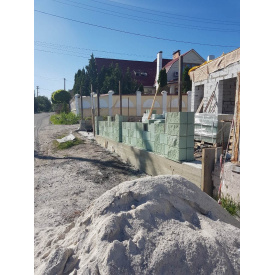 Кладка декоративного блока для забора