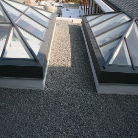 Монтаж баластної плоскої покрівлі з гравійним баластом