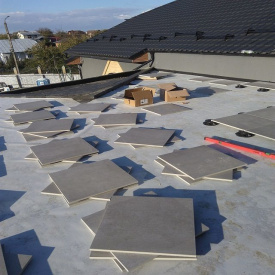 Облицювання тераси керамогранітом на опори