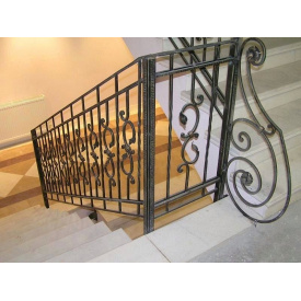 Перила для лестничных пролетов упрочненные с коваными элементами Legran