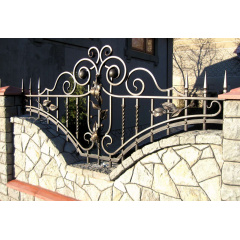 Забор кованый на камне фигурный с пиками Legran Красноград