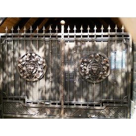 Ворота ковані із левом закриті масивні Legran