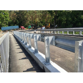 Одностороннє одноярусне огорожу (з енергопоглинаючий вставкою) 11 ДД