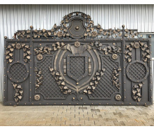 Ворота кованые распашные прочные закрытые с разнообразным декором Legran