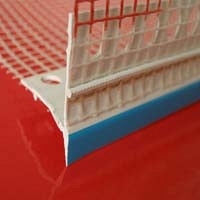 Уголок пластиковый с капельником и защитной пленкой 145 2,5 м