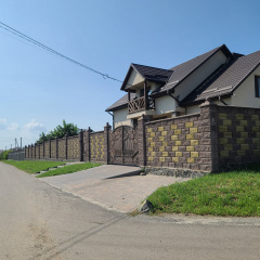 Блок декоративний рваний камінь з фаскою для паркану 390х90х190 мм коричневий Київ