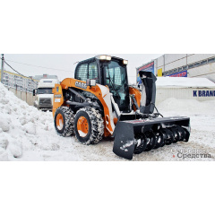 Уборка снега мини-погрузчиком Bobcat со щеткой Харьков