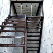 Металеві сходи внутрішні в будинок міцні Legran