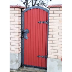 Кованые ворота с профнастилом закрытые с завесами Доманёвка
