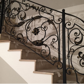 Лестница кованная с лепестками классическая, патинированная Legran