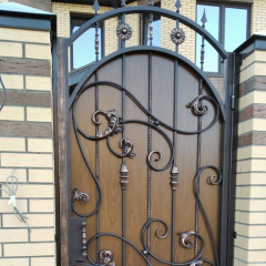 Кованые ворота с сеточкой закрытые Legran Бердянск