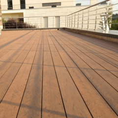Террасная доска двухсторонняя BRUGGAN MULTICOLOR Cedar дерево-полимерная композитная доска искусственная для террасы и бассейна коричневая Ровно